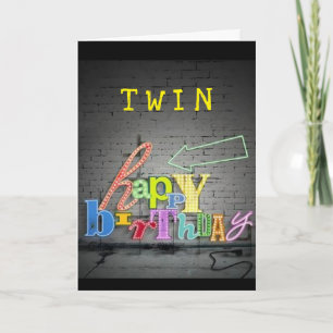 **TWIN** ESCRIBIR ESTÁ EN LA TARJETA DE CUMPLEAÑOS