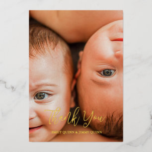 Twin Overjoyed Gracias por el anuncio del nacimien