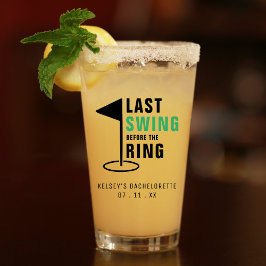 Último swing antes de la fiesta de soltera de golf