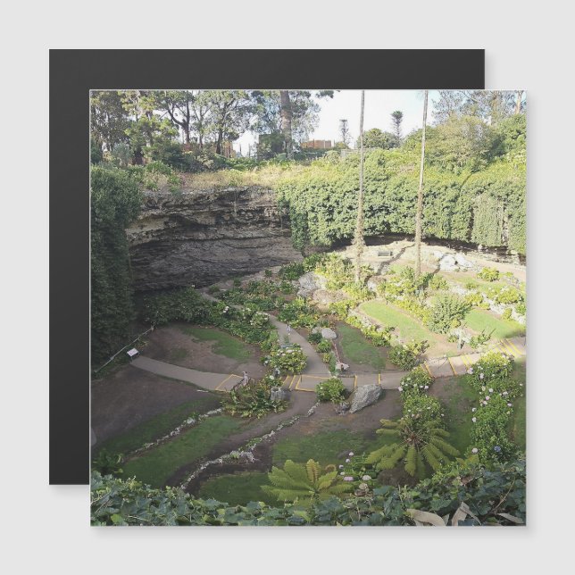 Umpherston Sinkhole Hidden Sanctuary Magnet (Anverso/Reverso)