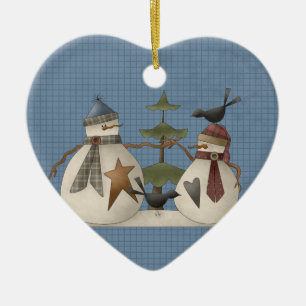 Un adorno navideño de cerámica de pareja de nieve