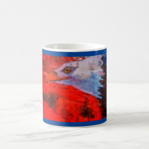 Un águila que se alza en casa en una taza de café