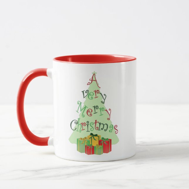Un árbol de Navidad y regalos muy alegres Taza de  (Izquierda)