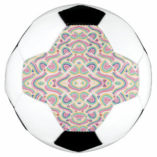 Un balón de fútbol con paneles negros y blancos