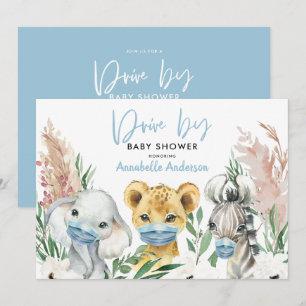 Un bebé conduce una máscara de protección animal