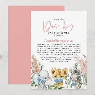 Un bebé conduce una máscara de protección animal