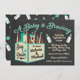 Un bebé está preparando invitaciones para duchas p