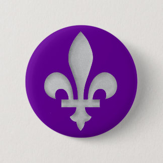 Un botón de plata de la insignia de la flor de lis