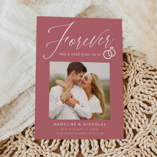 Un Buen Anillo Para La Invitación De Compromiso Ro