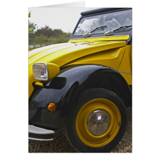 un Citroen antiguo negro y amarillo 2CV 2 CV, (Frente)