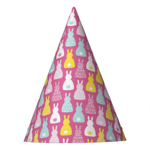 Un conejito rosado de pascua clava a Gorra Fiesta