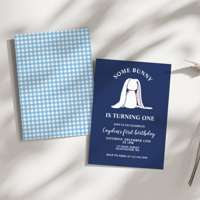 Un conejo es una invitación azul de primer cumplea (Subido por el creador)