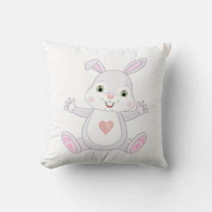 Un conejo pequeño con Cojín decorativo blanco