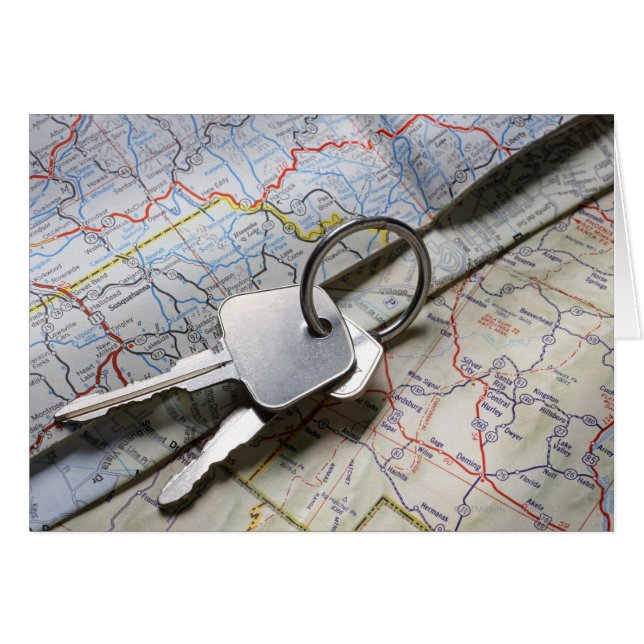 Un conjunto de llaves de auto en un montón de hoja (Anverso (Horizontal))