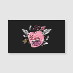 un corazón de amor con labios y alas golpeados por