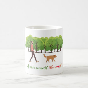 Un correo conecta la taza de café de dos corazone