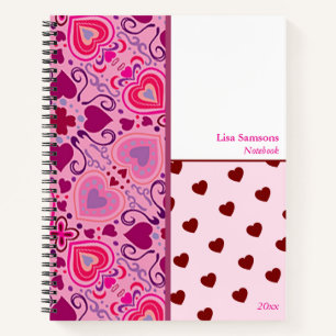 Un cuaderno con patrón de corazones para el Día de