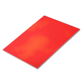 Un cuaderno rojo vibrante con un diseño sutil