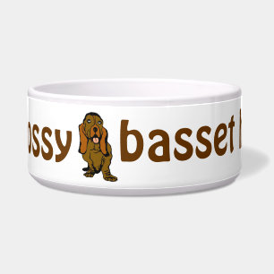 Un cuenco mandón del perro de Basset Hound