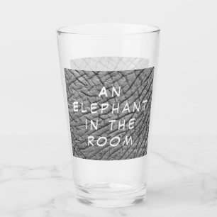 Un elefante en la foto de la piel de la habitación