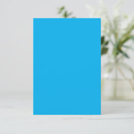 Un fondo azul brillante sólido sin ningún patrón