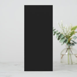 Un fondo negro sólido y liso llena la imagen