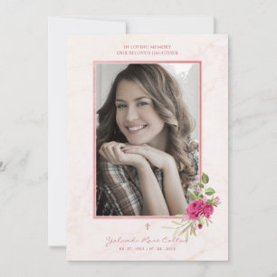 Un funeral conmemorativo adoraba una guirnalda en