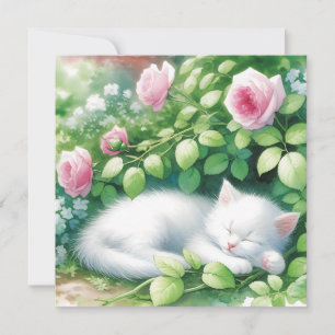 Un gatito blanco lindo tocando bajo Rosebush