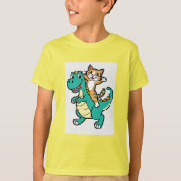 Un gato lindo montando una camiseta sonriente de d