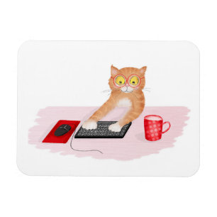 Un gato lindo navegando por Internet en un imán in