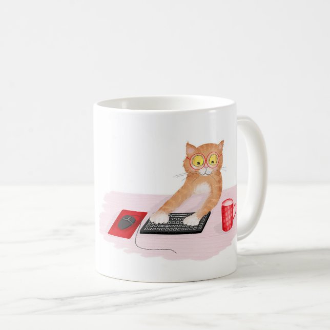 Un gato lindo navegando por Internet en una taza d (Anverso derecho)