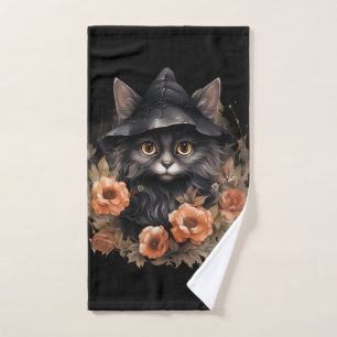 Un gato negro lindo en el Gorra de una bruja