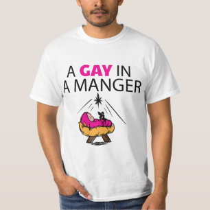 Un gay en una camiseta del valor del pesebre