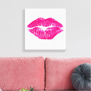 Un gran beso rosado levanta arte moderno en la par