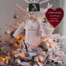 un hermoso anuncio de embarazo de árbol de Navidad