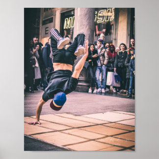 Un joven fuerte baile de hip hop. - Impresión artí
