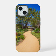 un largo camino sinuoso por los jardines de Descan