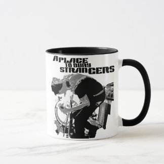 Un lugar para enterrar la taza del diseño de
