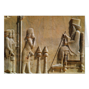 Un oficial mediano que paga homenaje a rey Darius