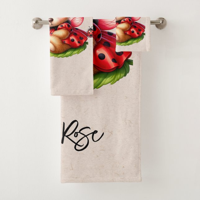 Un oso de peluche vestido como un insecto de labio (In situ)