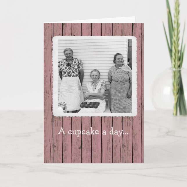 Un pastel con una tarjeta de cumpleaños diaria (Anverso)