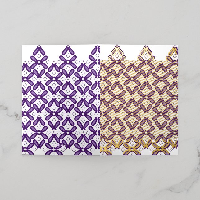 Un patrón simétrico con blanco y morado (Distribución Exterior )