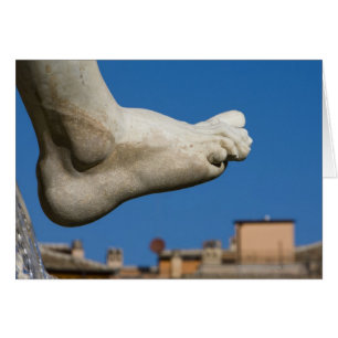 un pie en la Fontana dei Quatro