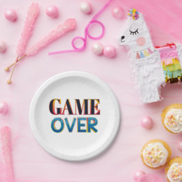 Un plato de papel blanco con "GAME OVER" en negrit