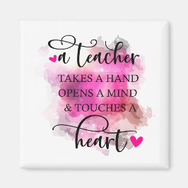 Un profesor toca un imán cardíaco