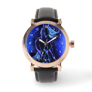 Un reloj de caballos corriendo en una noche estrel