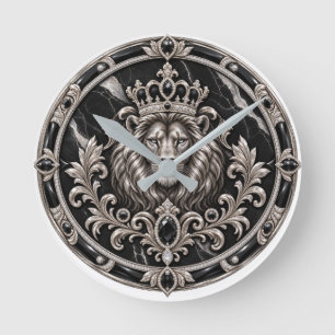 Un reloj de pared con una imagen de león