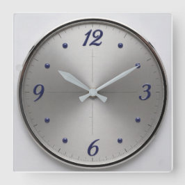 Un reloj de pared modernista de color plata