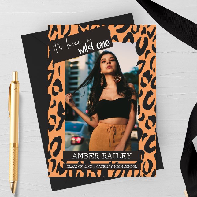 Un Salvaje, Anuncio de Graduación con Foto (Wild One Leopard Print Graduation Announcement Card)