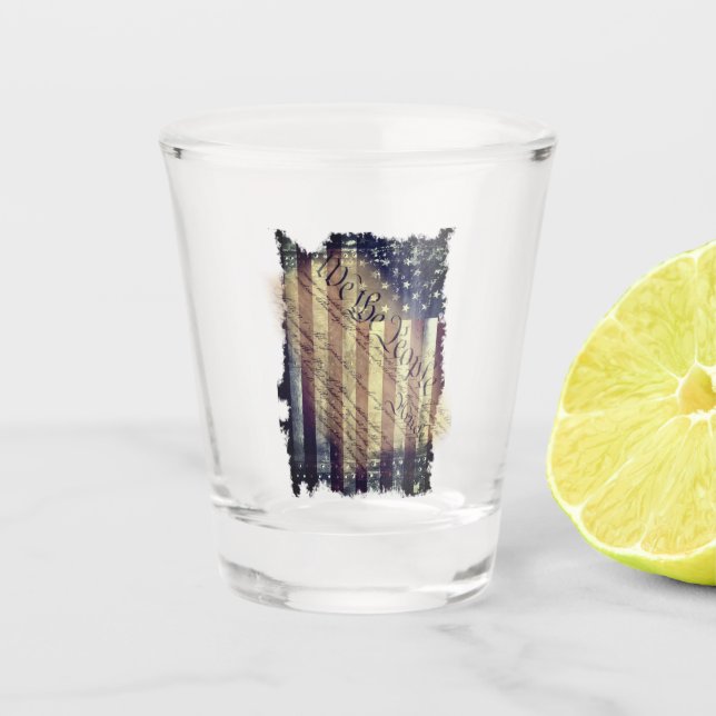 Un TIRO del vaso de medida de la bandera americana (Anverso)